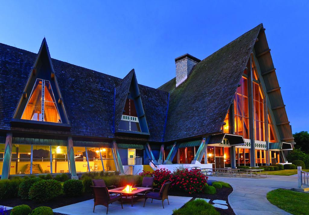 Hueston Woods Lodge And Conference Center College Corner Exterior photo